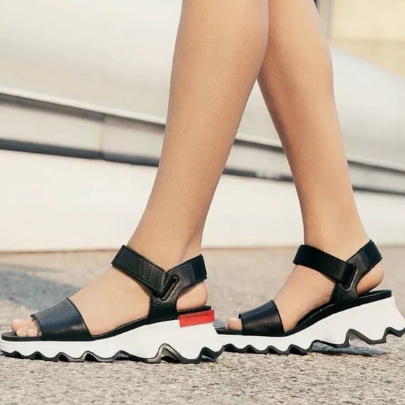 SOREL Black KINETIC Leather Rubber Wavy Platform Sandals - Picture 5 of 10